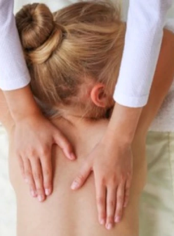 Profitez d'un massage sur Propriano. Un massage enfant effectué à l'institut Corsica Massage.