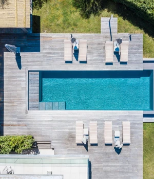Grande piscine dans villa de luxe à Propriano pour massage bien-être avec Corsica Massage 